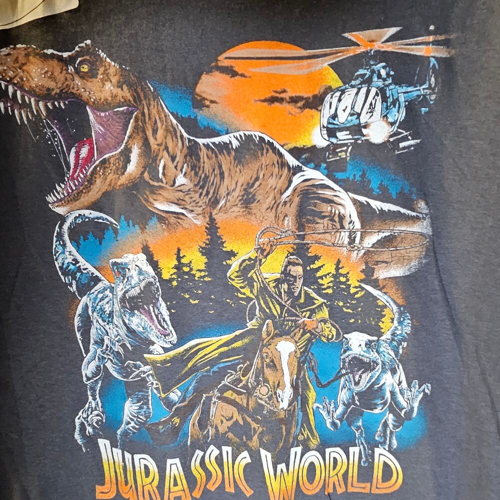 Universal Studios Cinemark Jurassic World Dominion Graphic T-Shirt Gray L NWT